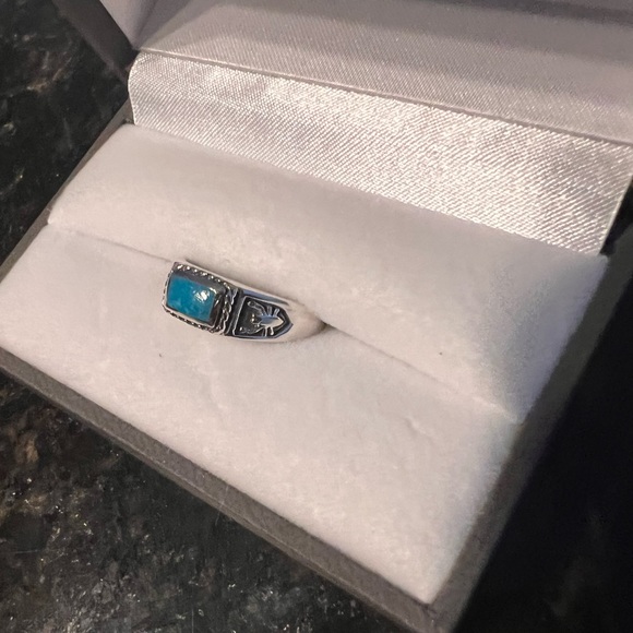 Turquoise and silver ring - Picture 2 of 5